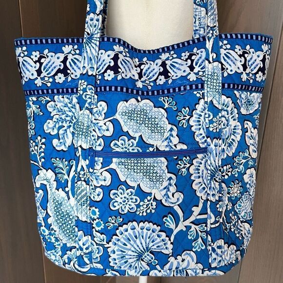 VERA BRADLEY Blue Lagoon X-Large Tote - Picture 4 of 12